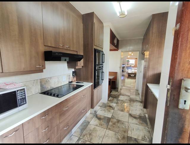 4 BEDROOM FREEHOLD FOR SALE IN BRACKENHURST